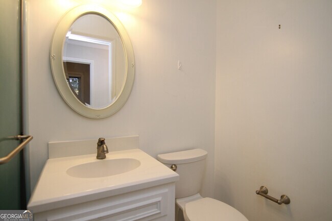 Building Photo - 125 Surrey Pl