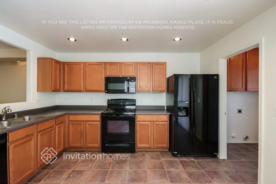 Building Photo - 2887 E Cherry Hills Dr