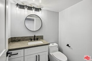 Building Photo - 819 E La Palma Dr