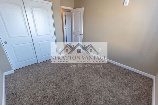 Building Photo - 240 W Juniper Ave