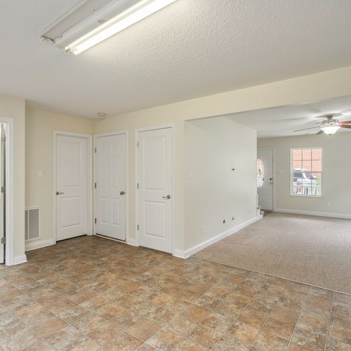 Building Photo - 1022 Lennox Cir