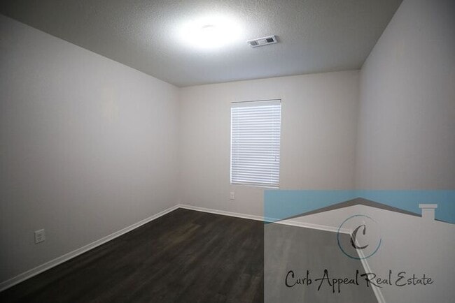 Building Photo - Move in special $900!! Beautiful 3 bed / 2 bath home with fenced back yard - Nettleton!!