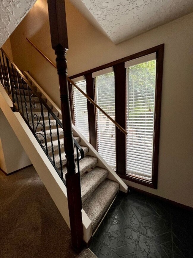 Building Photo - 2 BD Unit - Excellent Lacey Location