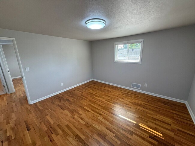 Building Photo - 1330-1334 SW 8th Ave Triplex/crema102-626