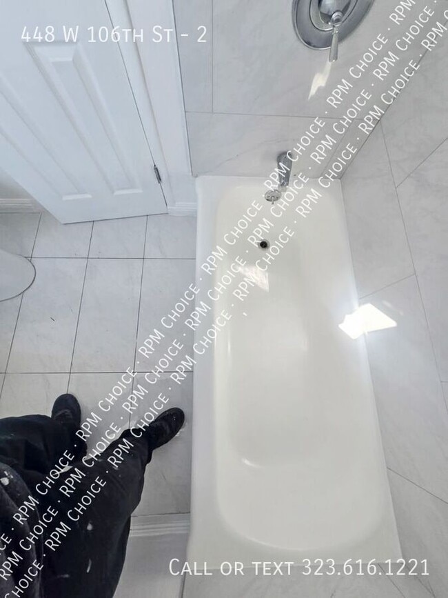 Building Photo - 448 W 106th St