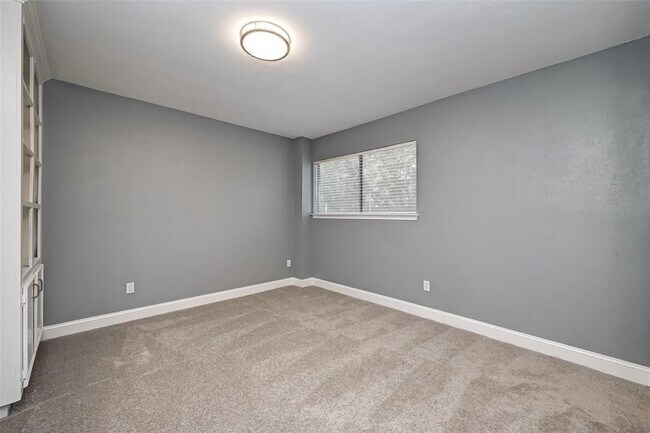 Building Photo - 3918 Stillview Dr