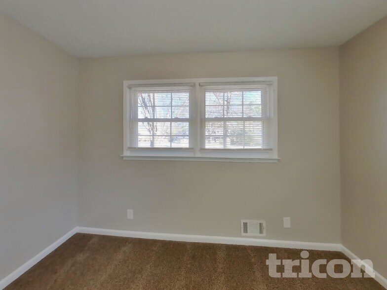 Building Photo - 2807 Alamo Pl