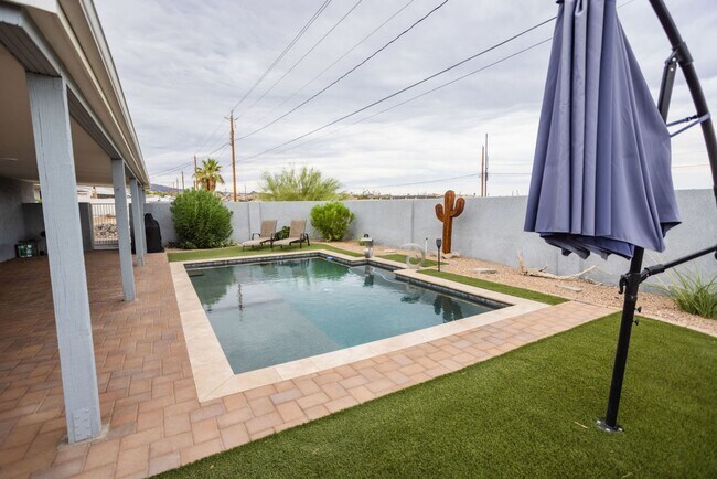 Building Photo - 3 BEDROOM 2 BATH 2 CAR GARAGE POOL HOME W/...