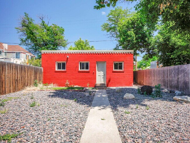 Building Photo - $1,550, 1 bed, 1 bath apartent near wash p...