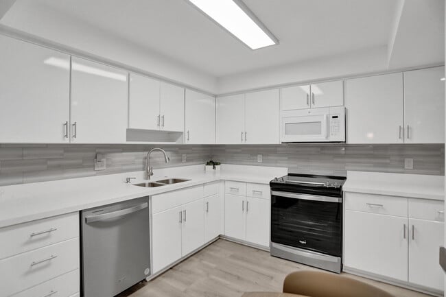 Building Photo - 5000 N Ocean Blvd