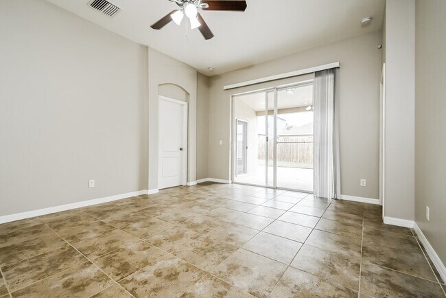 Building Photo - 4233 Hartford Lake Dr