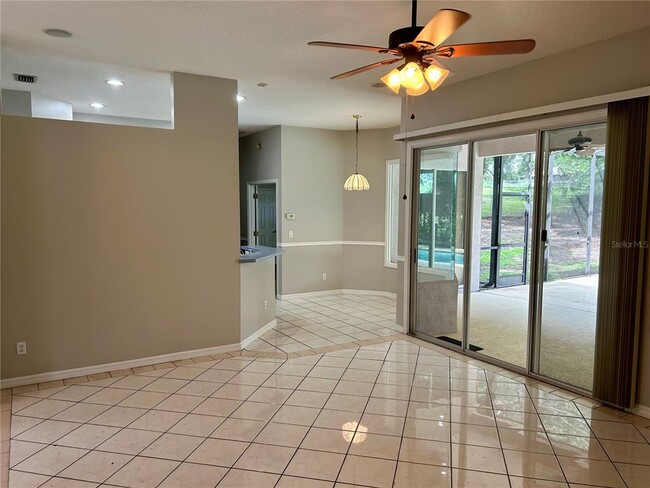 Building Photo - 10433 Lake Hill Dr