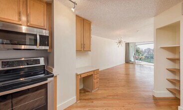 Building Photo - 550 E 12th Ave