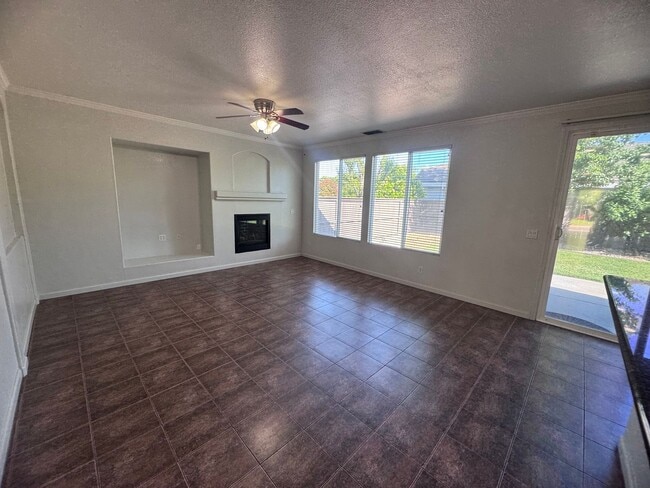 Building Photo - Stonelake Community - Four Bedroom!