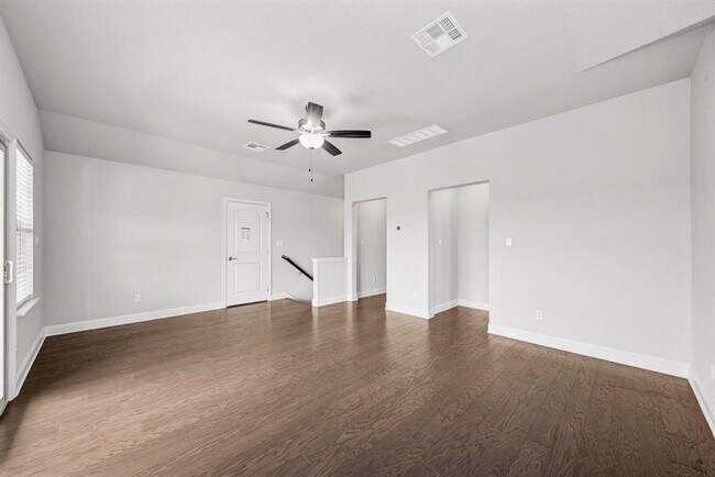 Building Photo - 1813 Mazarro Dr