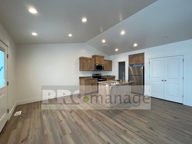 Building Photo - 3698 United Cir