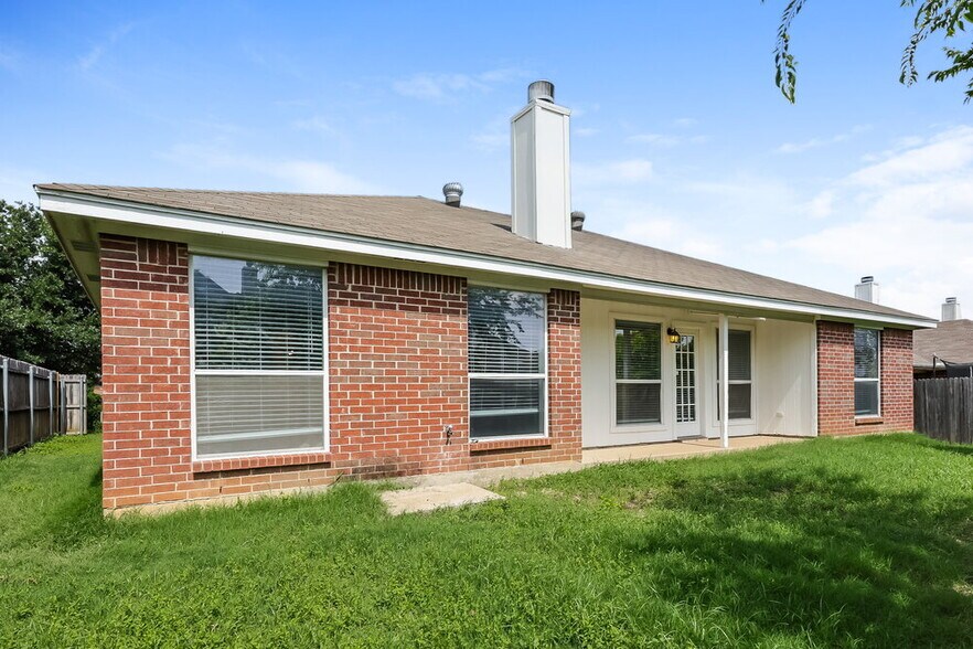 Building Photo - 316 Rock Hill Dr