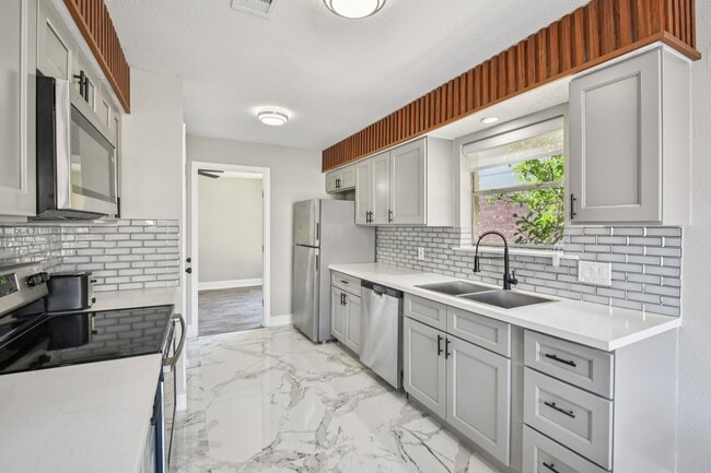 Building Photo - 15642 Pagehurst Dr