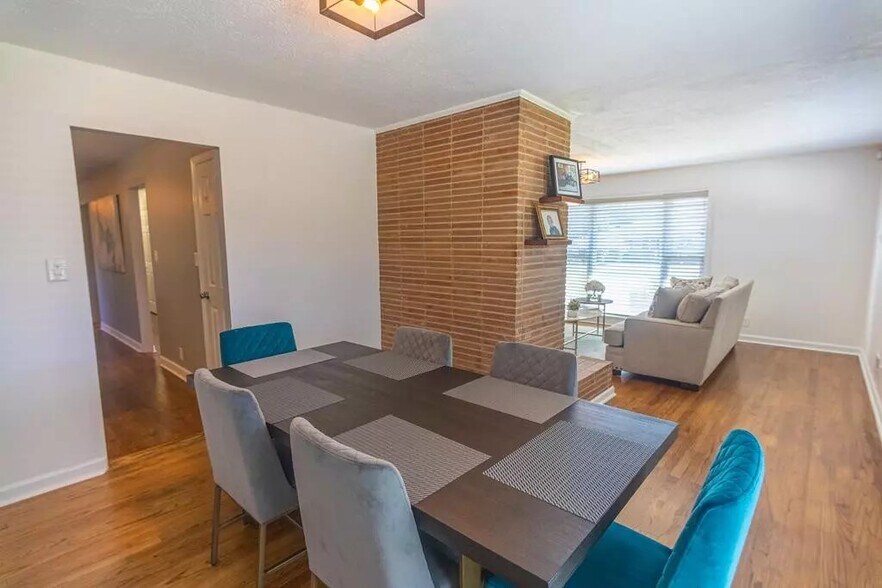 Building Photo - 614 Camellia St NE