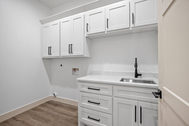 Building Photo - 2 Pinnacle Club Dr