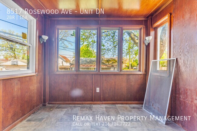 Building Photo - 8517 Rosewood Ave