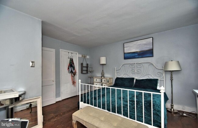 Building Photo - 19 E Germantown Pike