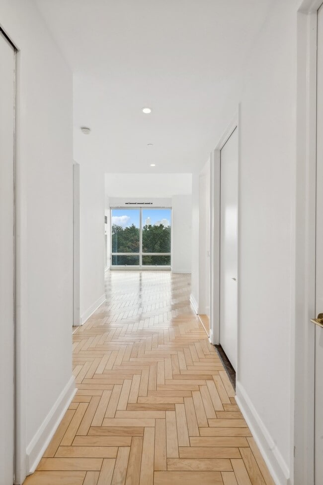 Entry Foyer with Closet - 845 United Nations Plz