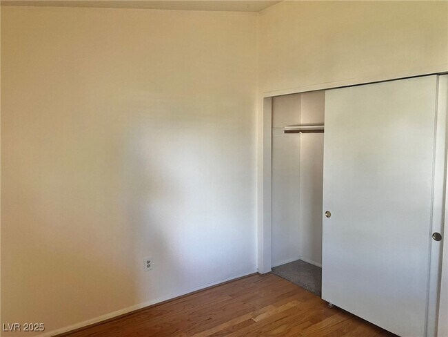 Building Photo - 2140 Pinetop Ln