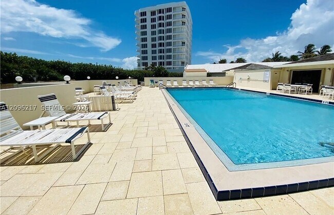 Building Photo - 10044 S Ocean Dr