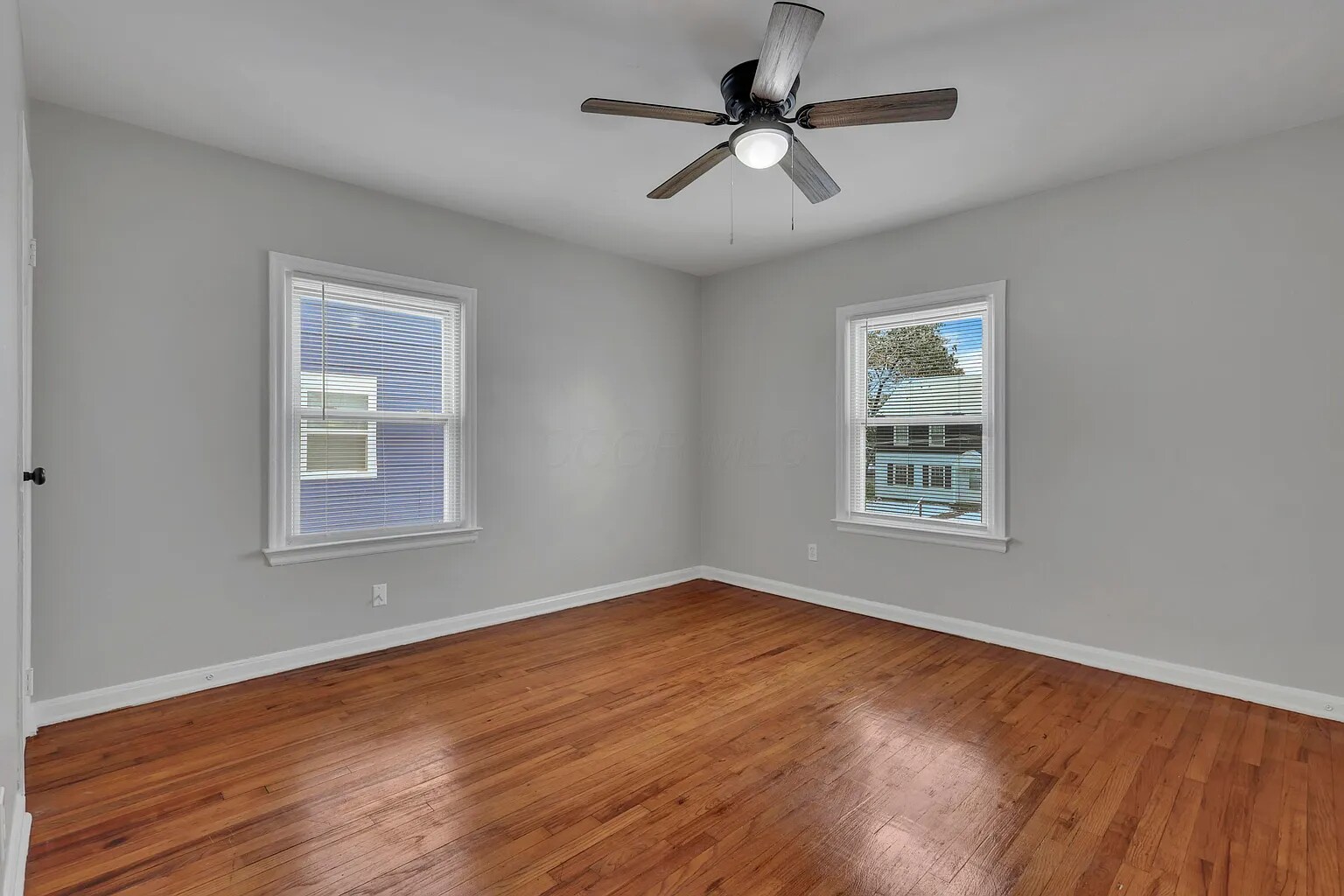 Building Photo - 354 N Roosevelt Ave