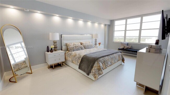 Building Photo - 5601 Collins Ave