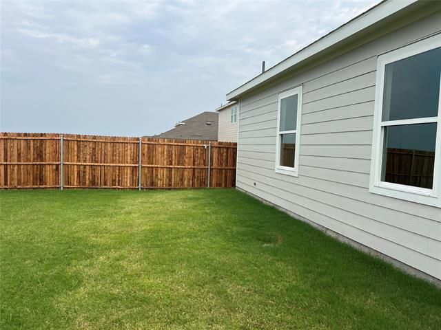 Building Photo - 5925 Sahara Dr