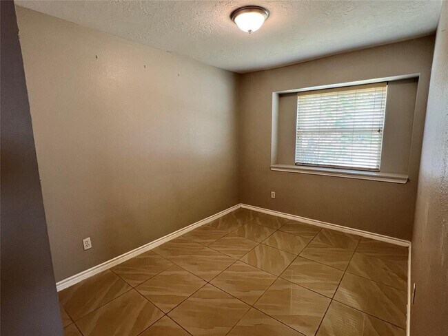 Building Photo - 1306 Gamma St