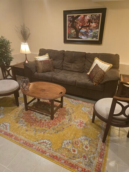 Another living room photo - 1921 Spruce Dr NW
