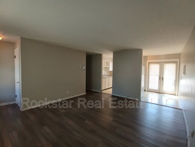 Building Photo - 6011 N Forest Blvd
