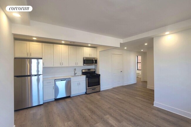 Building Photo - 45 W 81st St