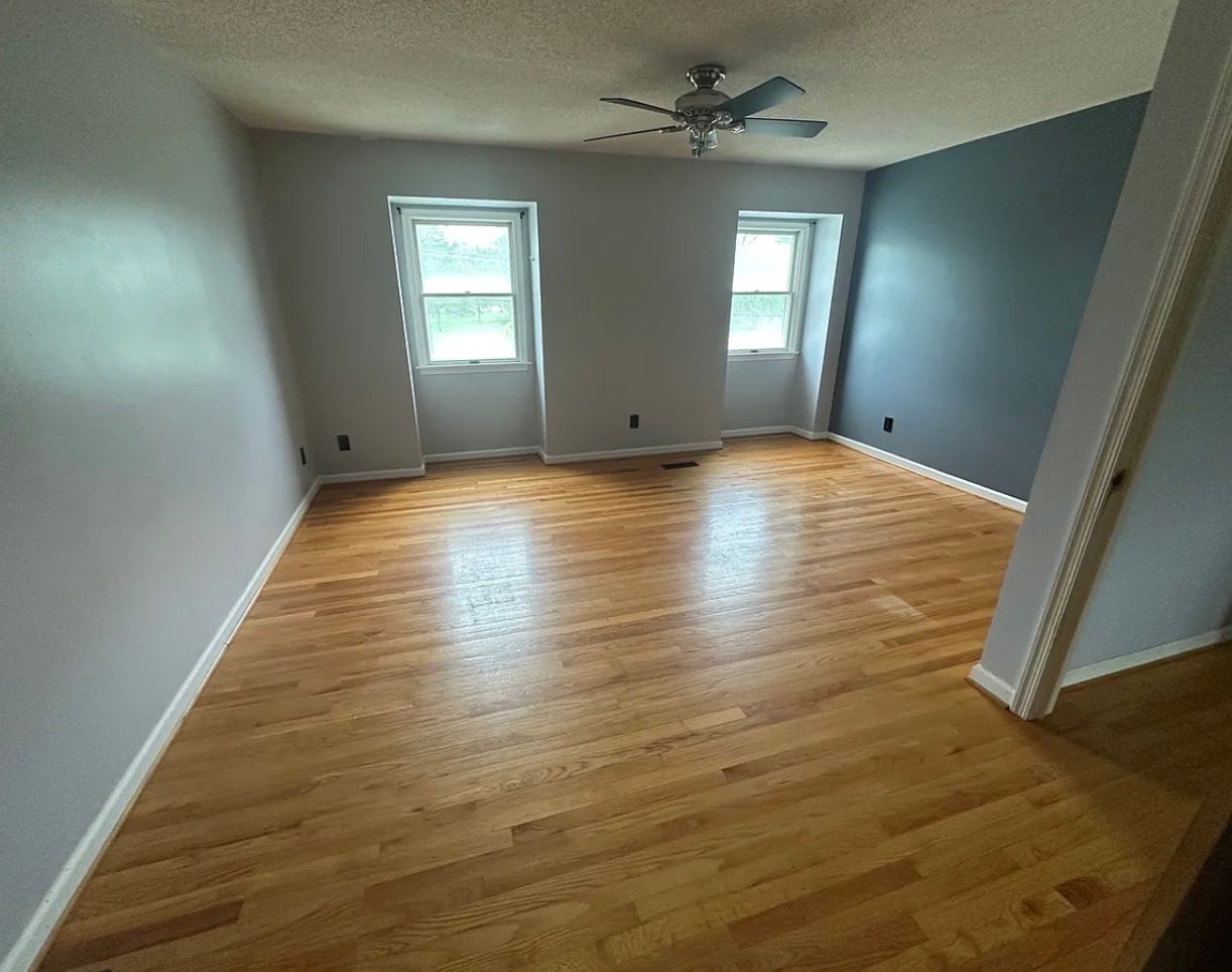 Building Photo - 302 S Dogwood Dr