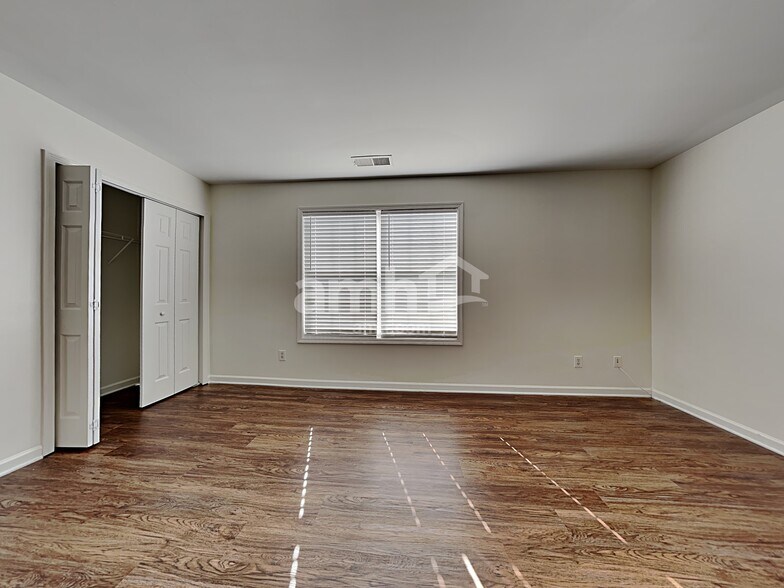 Building Photo - 10 Oakville Ct