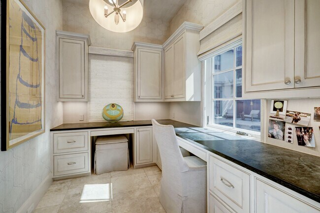 Building Photo - 5610 Lynbrook Dr