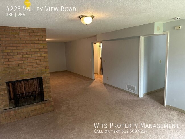 Building Photo - 4225 Valley View Rd