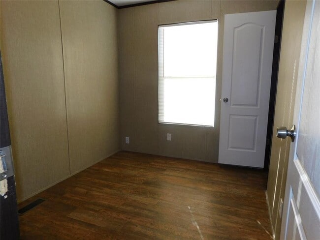 Building Photo - 112 FM972