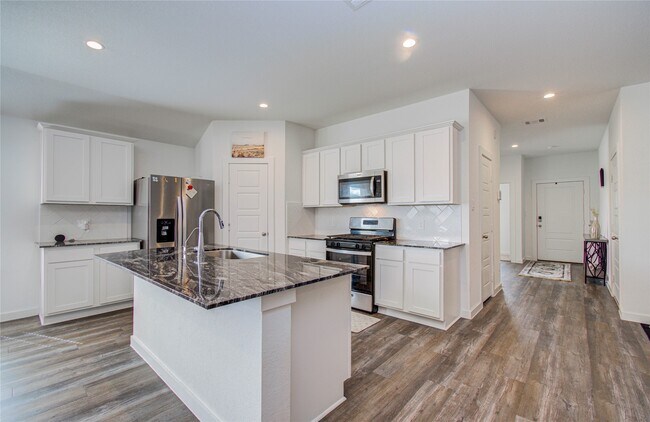 Building Photo - 8611 Shumard Oak Dr