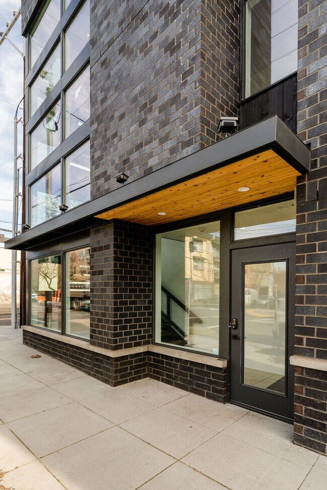 Building Photo - 4980 N Vancouver Ave
