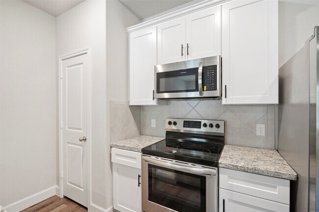 Building Photo - 414 Avenue H