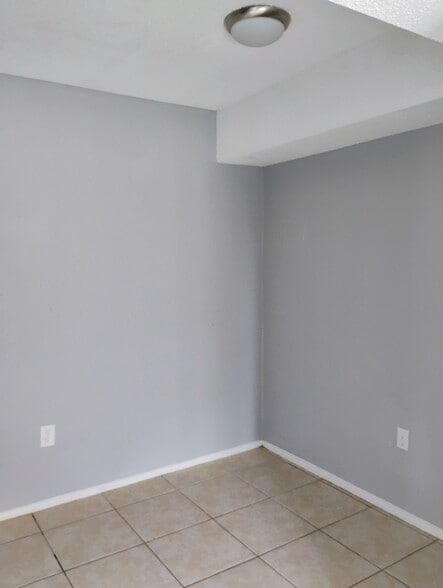 Building Photo - 1120 Shilo Ave