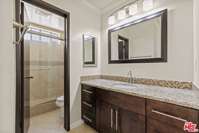 Building Photo - 1033 6th St