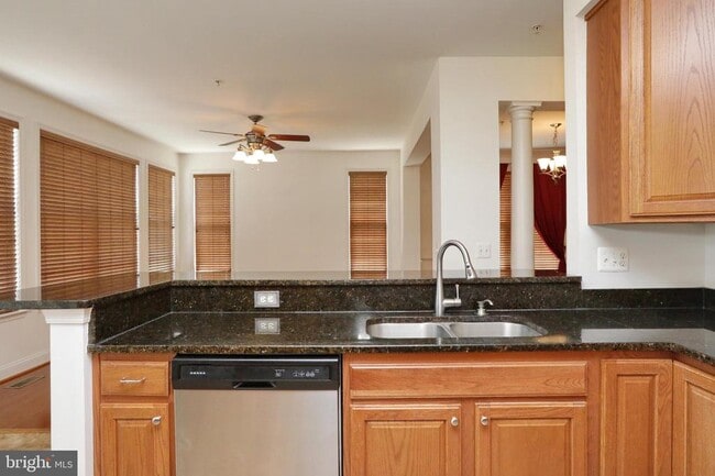 Building Photo - 1028 Llano Dr