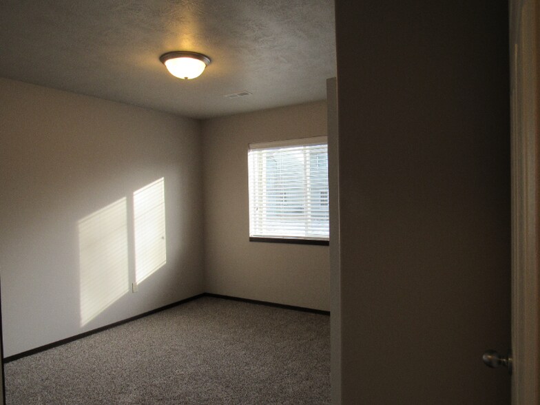 Building Photo - 325 Jerry Pl