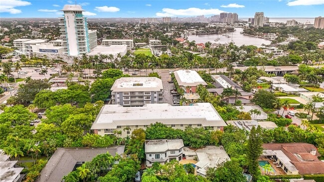 Building Photo - 2424 SE 17th St