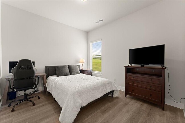 Building Photo - 5841 Woodland Park Ct